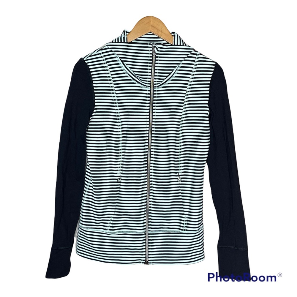 Lululemon Daily Yoga Full Zip Up Mint Green And Black Jacket Size 6